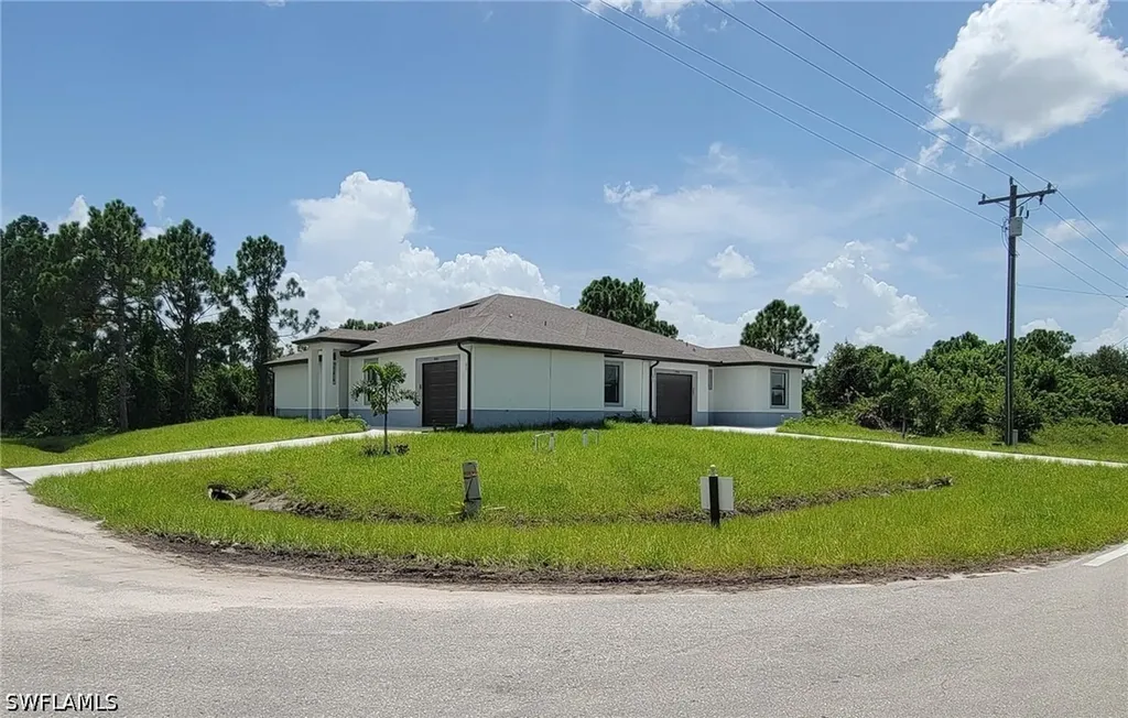 884-886 Milwaukee Boulevard Lehigh Acres FL 33974