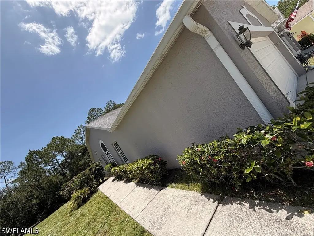 5332 Whitten Drive Naples FL 34104