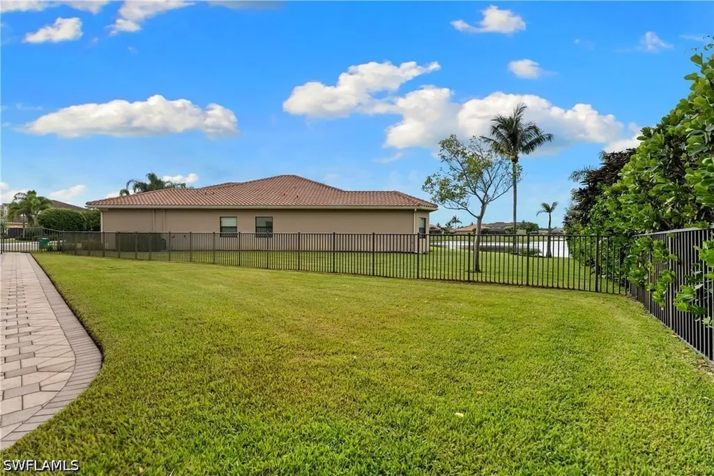 3999 Bering Court Naples FL 34119