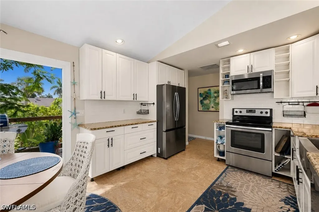 105 W Hilo Street Naples FL 34113