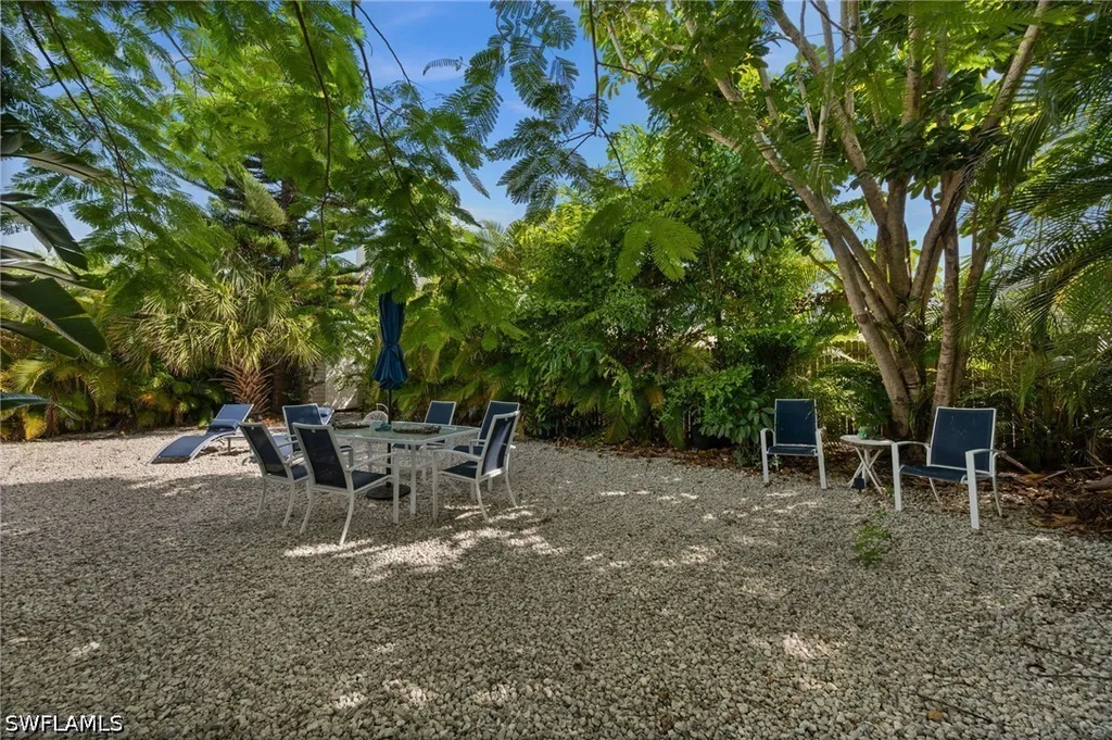 105 W Hilo Street Naples FL 34113