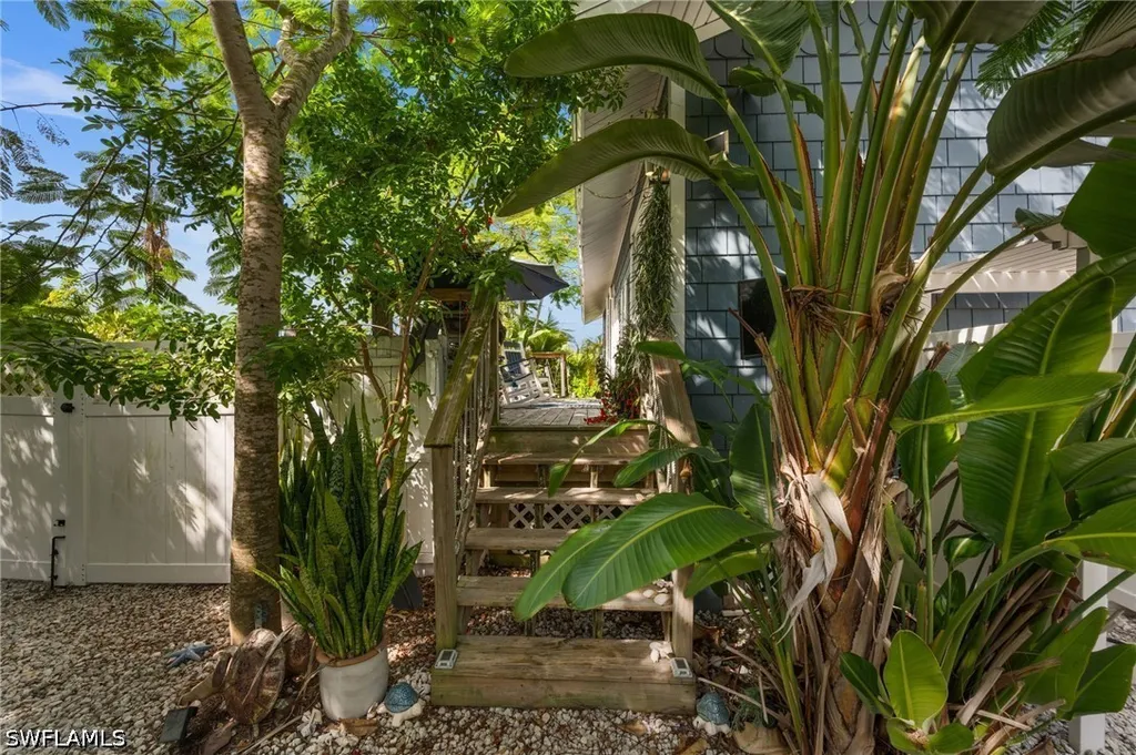 105 W Hilo Street Naples FL 34113
