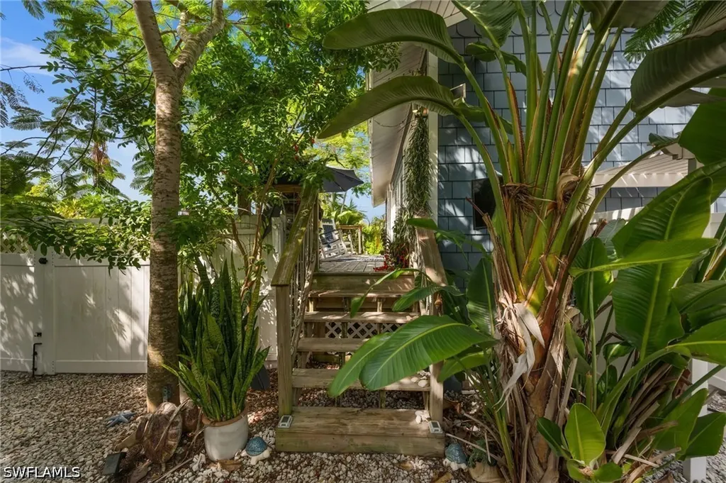 105 W Hilo Street Naples FL 34113