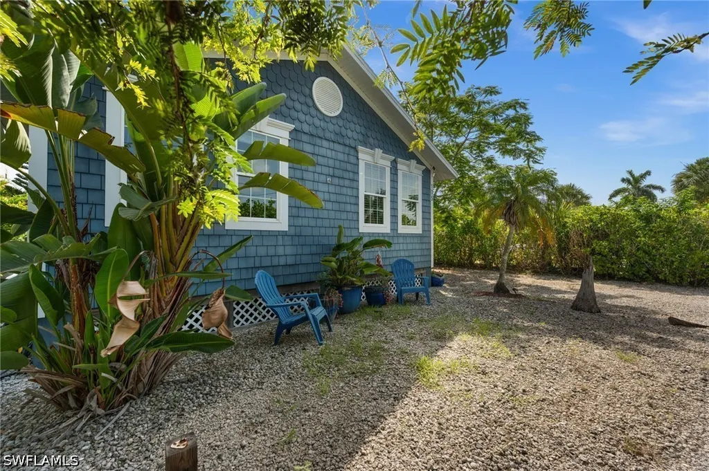 105 W Hilo Street Naples FL 34113