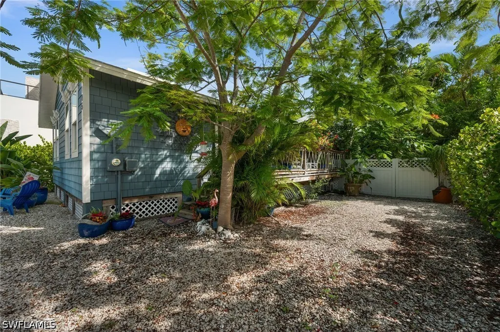105 W Hilo Street Naples FL 34113