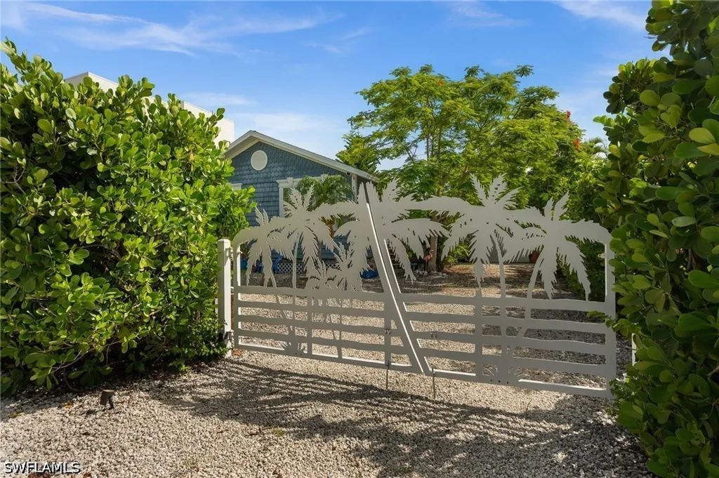 105 W Hilo Street Naples FL 34113