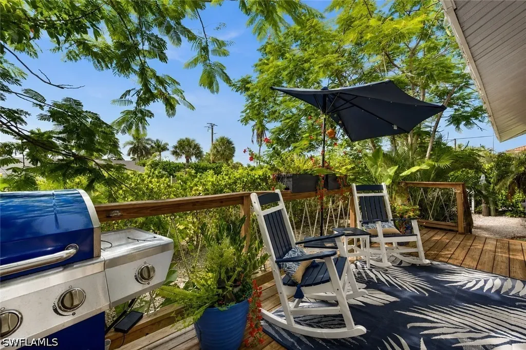 105 W Hilo Street Naples FL 34113
