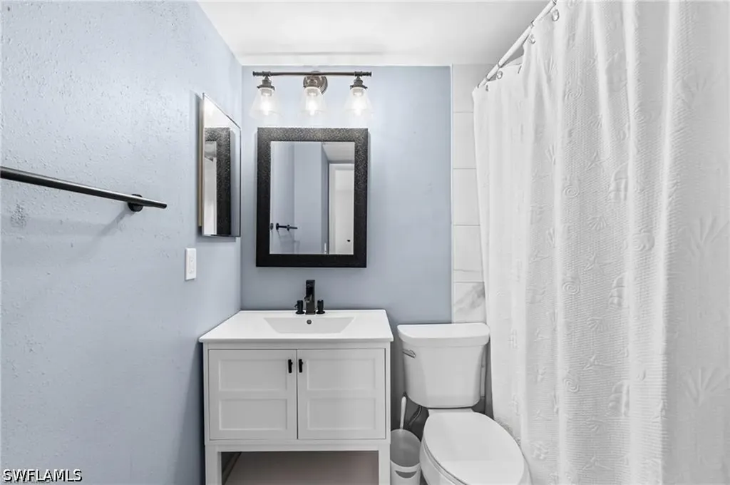 800 Meadowland Drive Naples FL 34108