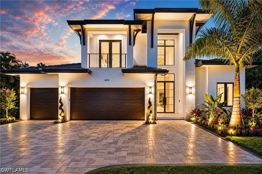 Naples FL, 850 10TH Street N