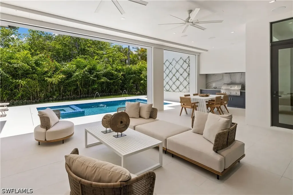 850 10th Street N Naples FL 34102