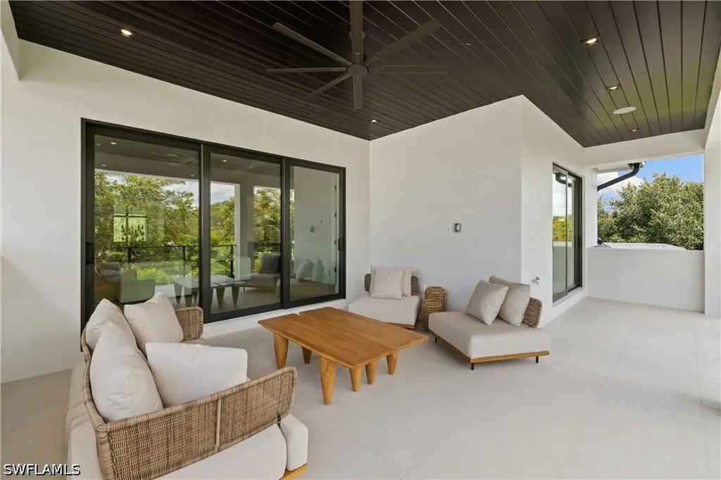 850 10th Street N Naples FL 34102