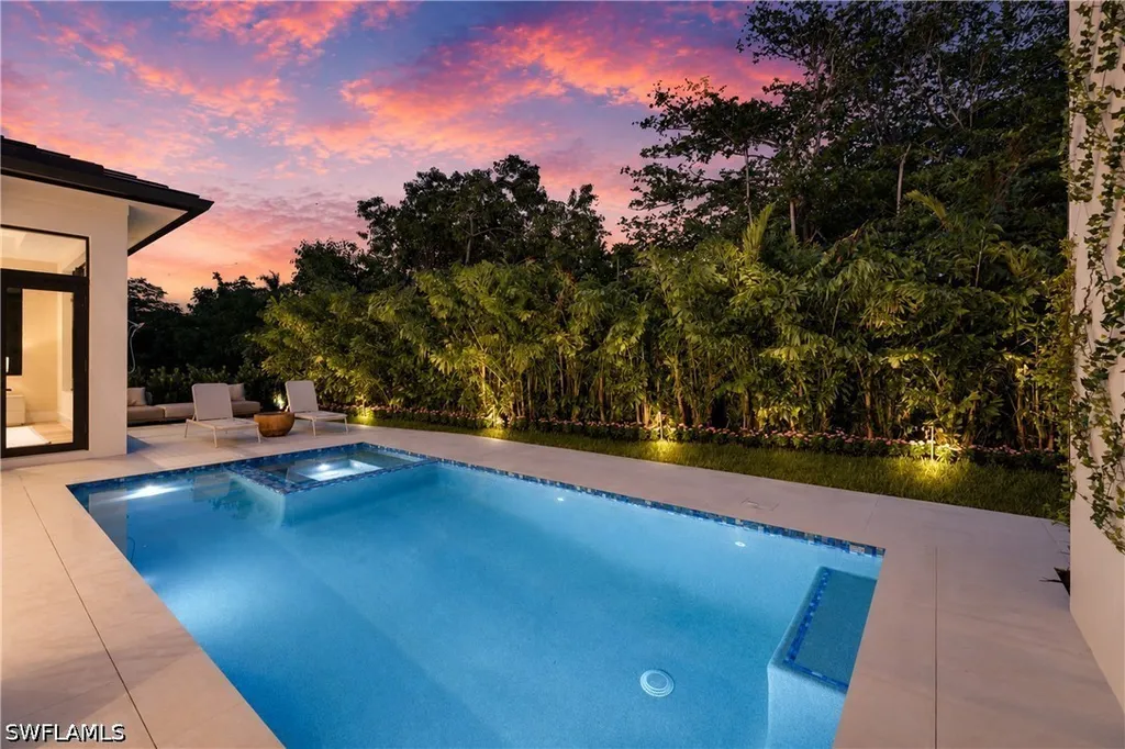 850 10th Street N Naples FL 34102