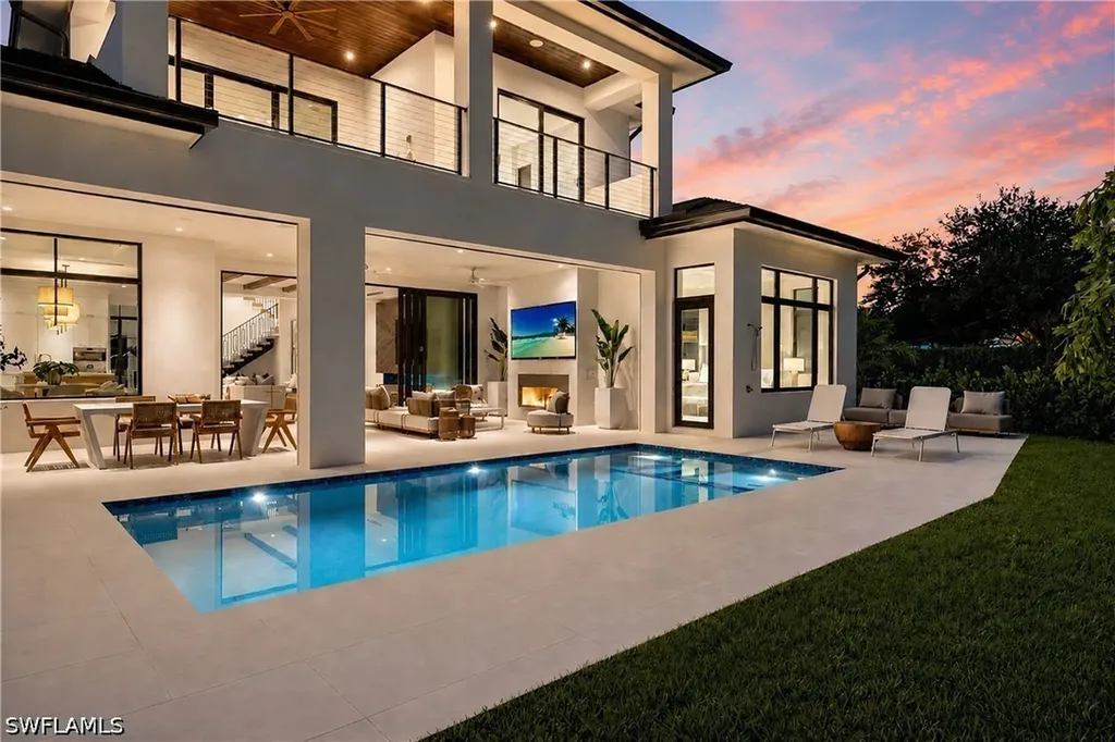 850 10th Street N Naples FL 34102