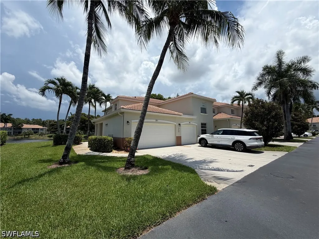 359 Dover Place Naples FL 34104