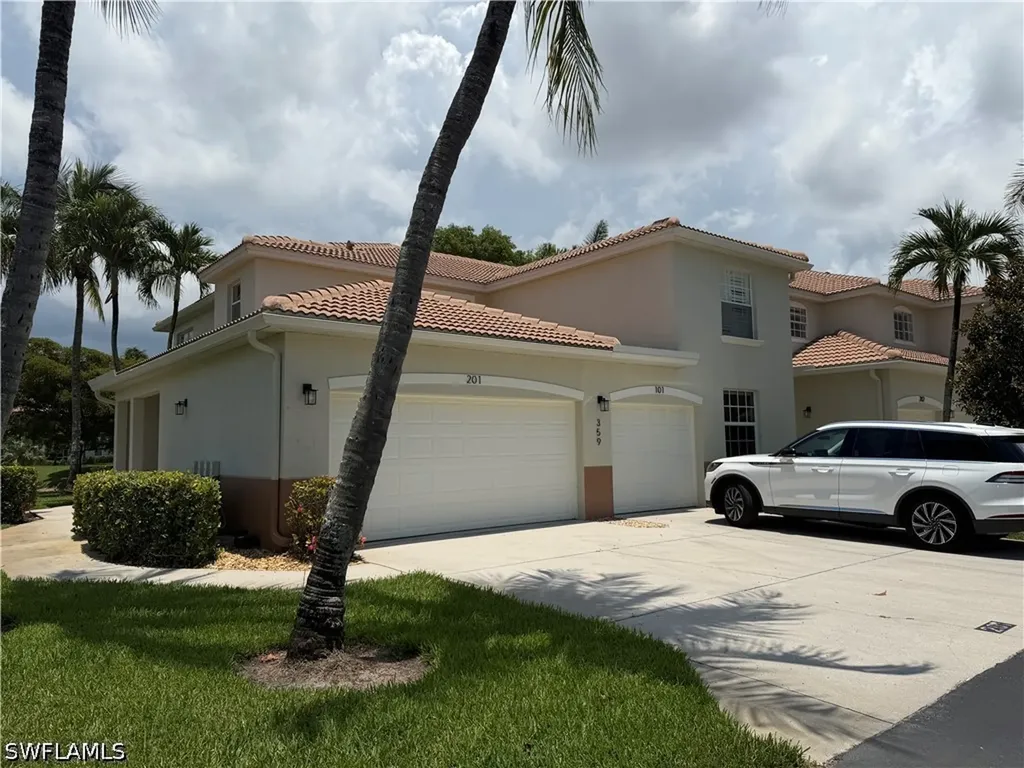359 Dover Place Naples FL 34104