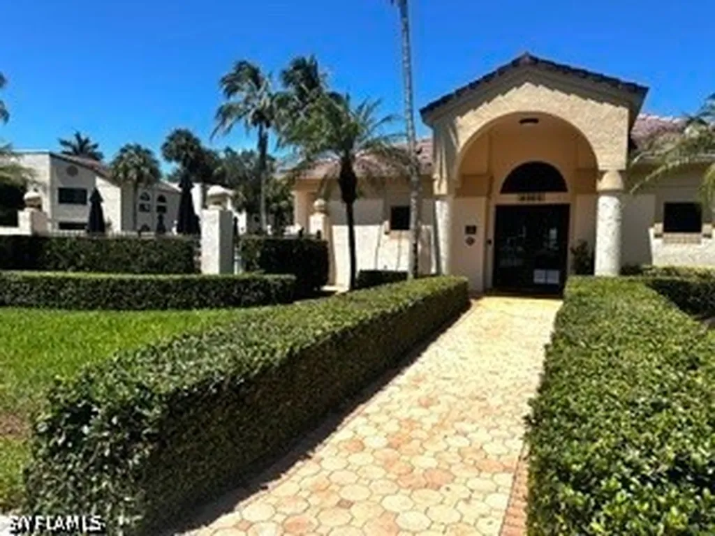 6500 Valen Way Naples FL 34108
