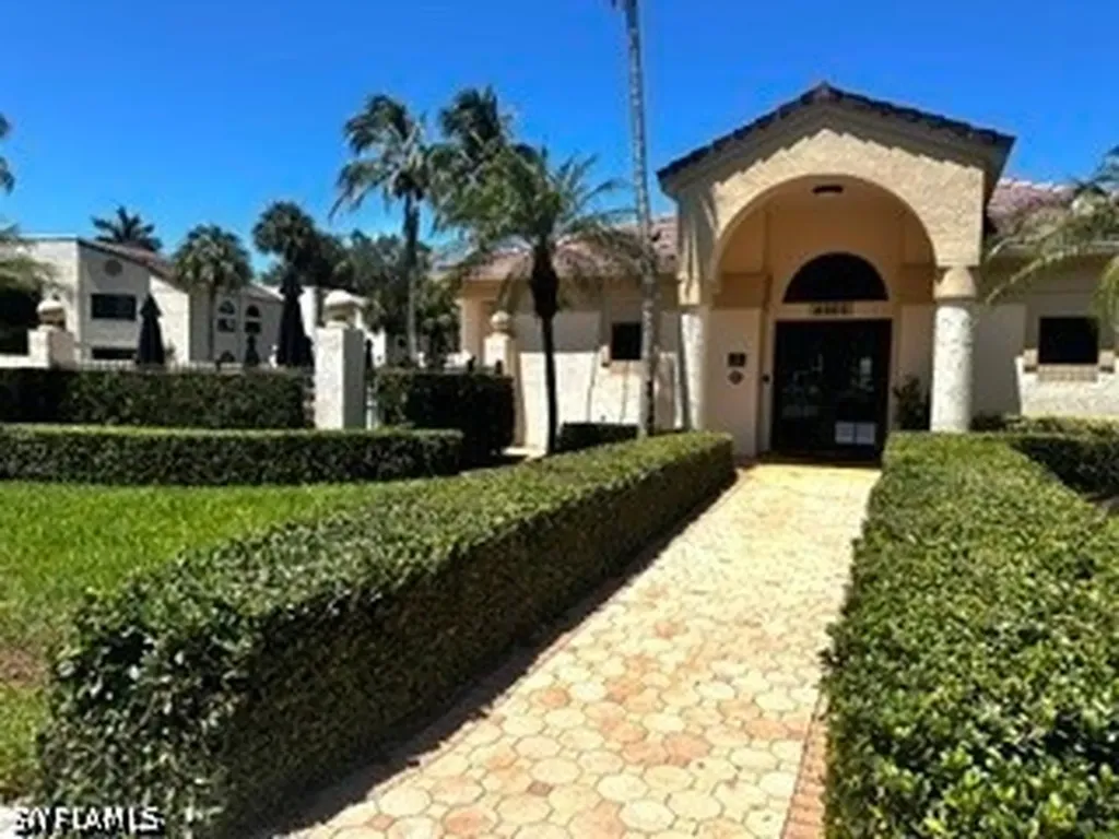 6500 Valen Way Naples FL 34108