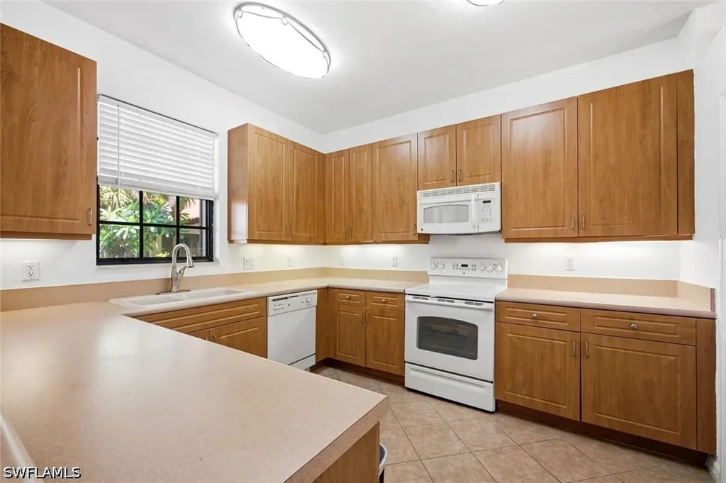 7631 Bristol Circle Naples FL 34120