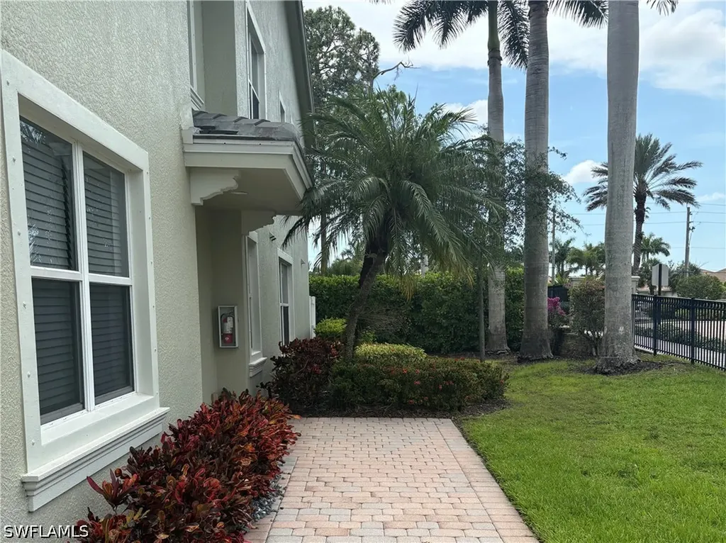 1305 Mariposa Circle Naples FL 34105