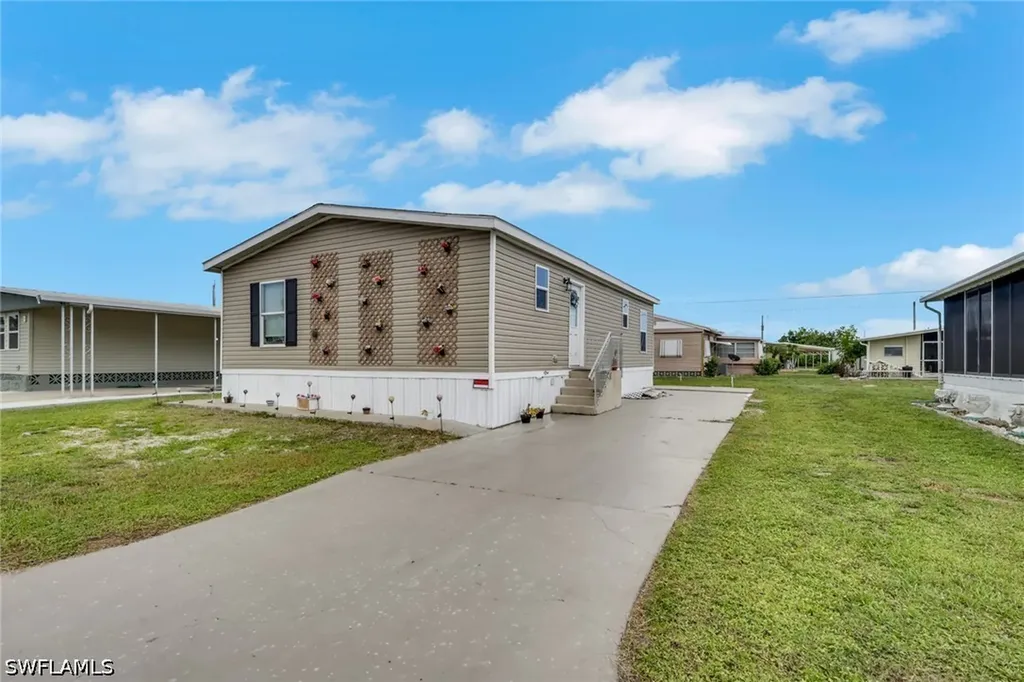 372 Santa Fe Trail North Fort Myers FL 33917