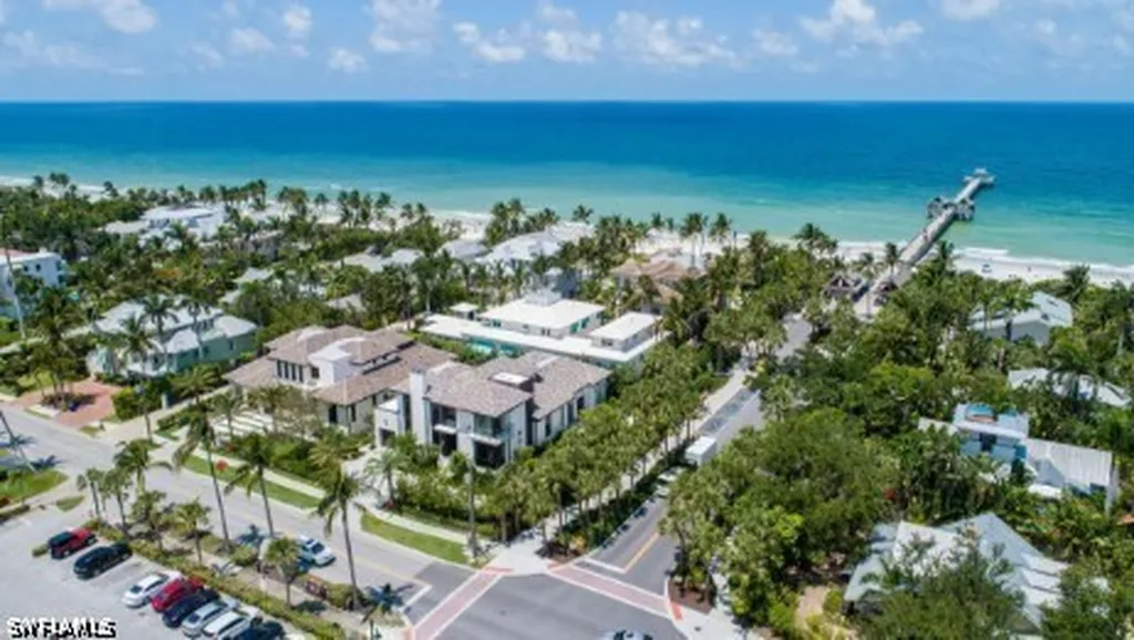 732 7th Avenue N Naples FL 34102