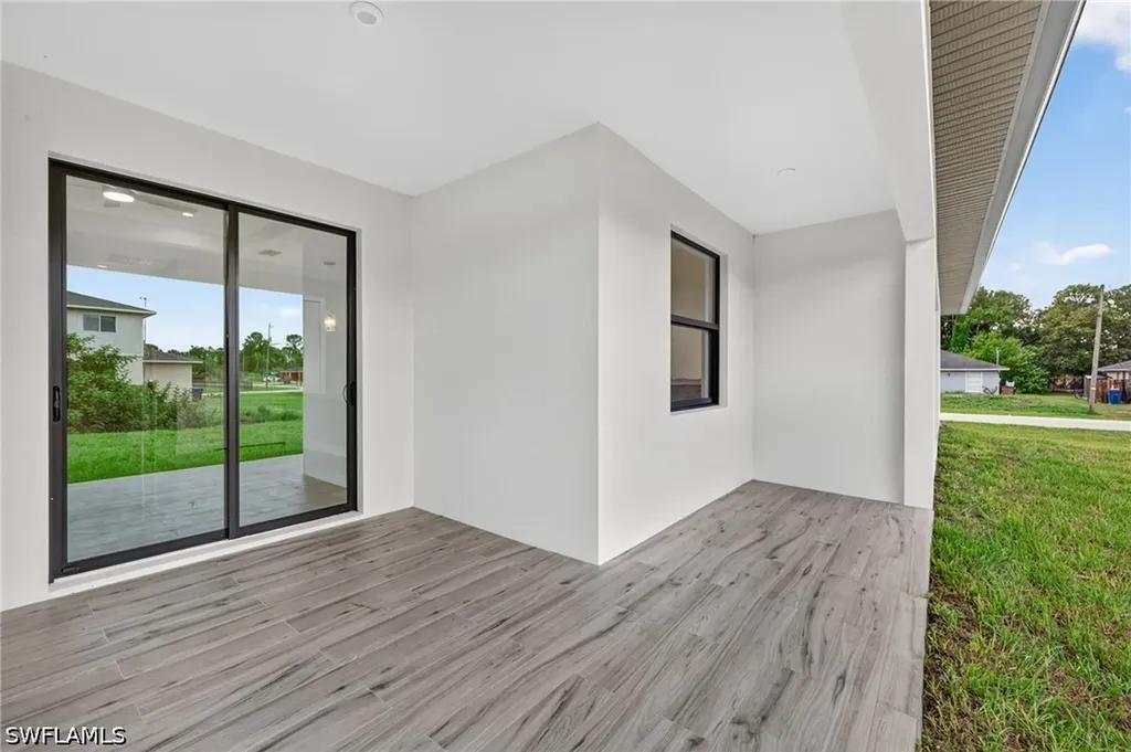 5013/5015 25th Street SW Lehigh Acres FL 33973