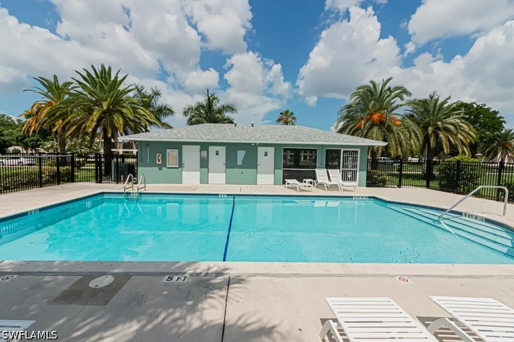 130 Cypress Way E Naples FL 34110