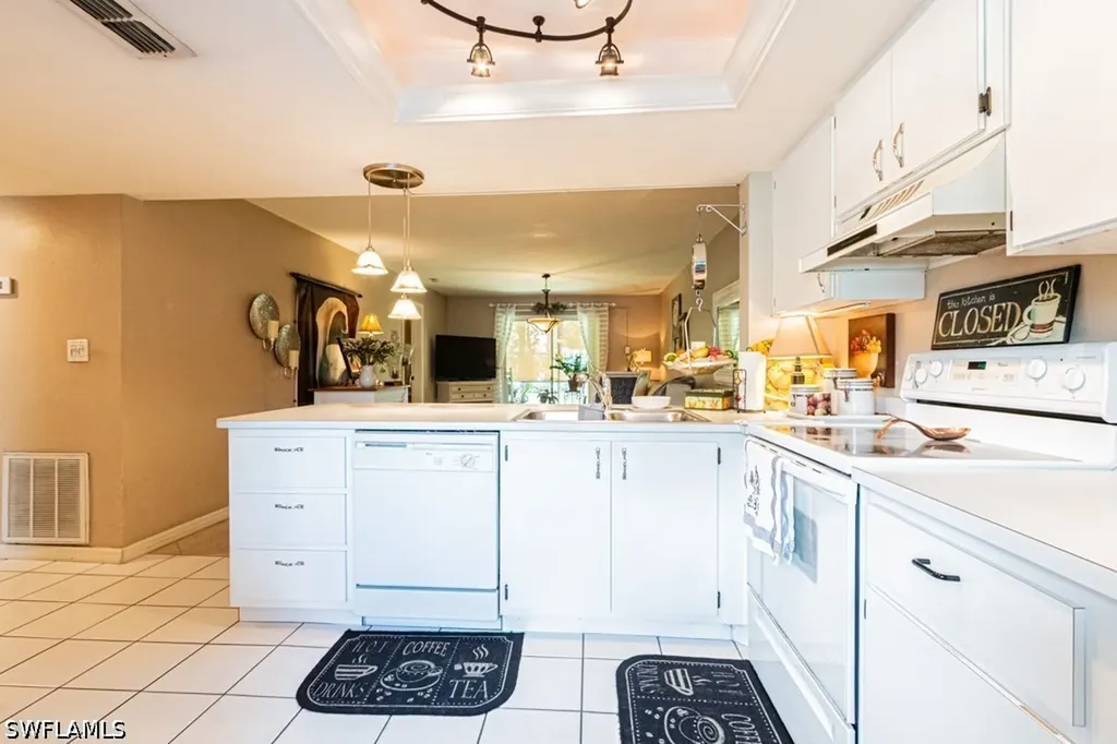 130 Cypress Way E Naples FL 34110