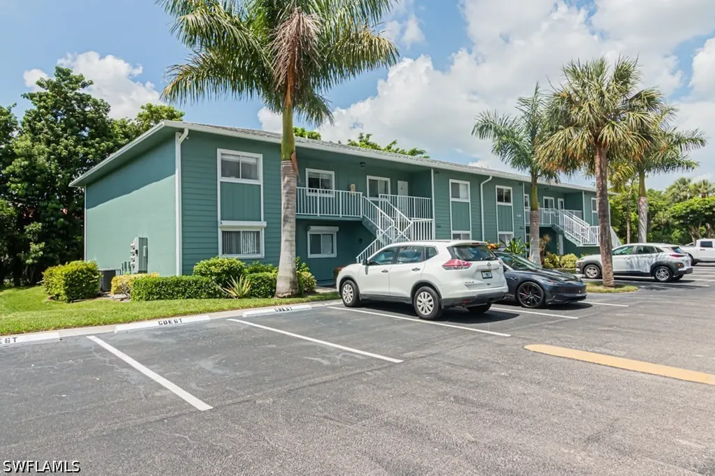 130 Cypress Way E Naples FL 34110