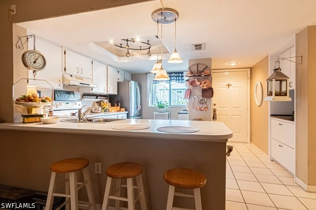 130 Cypress Way E Naples FL 34110