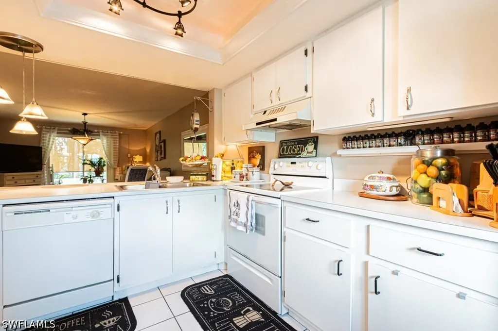 130 Cypress Way E Naples FL 34110