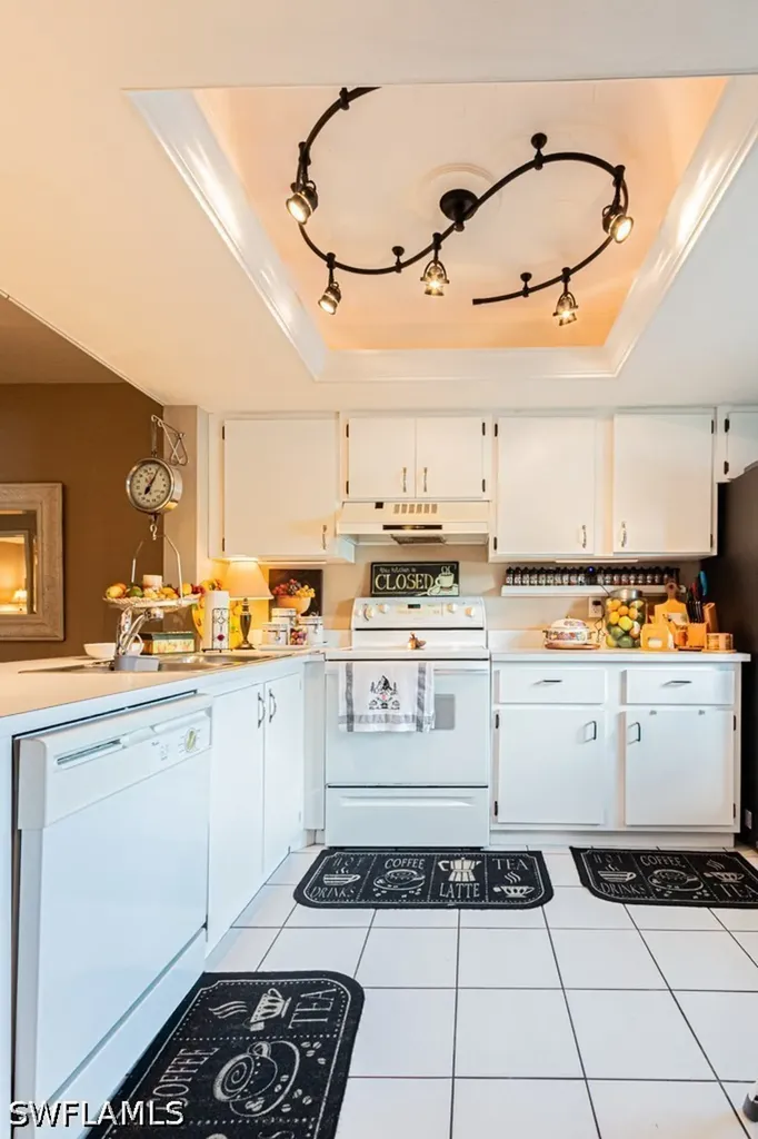 130 Cypress Way E Naples FL 34110