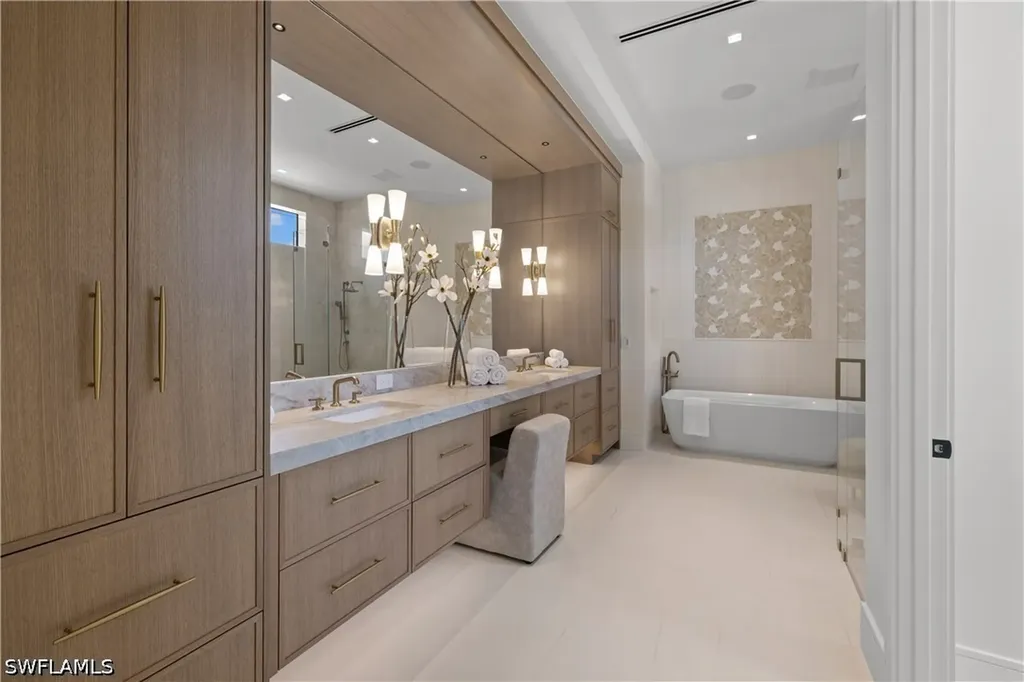 850 10th Street N Naples FL 34102