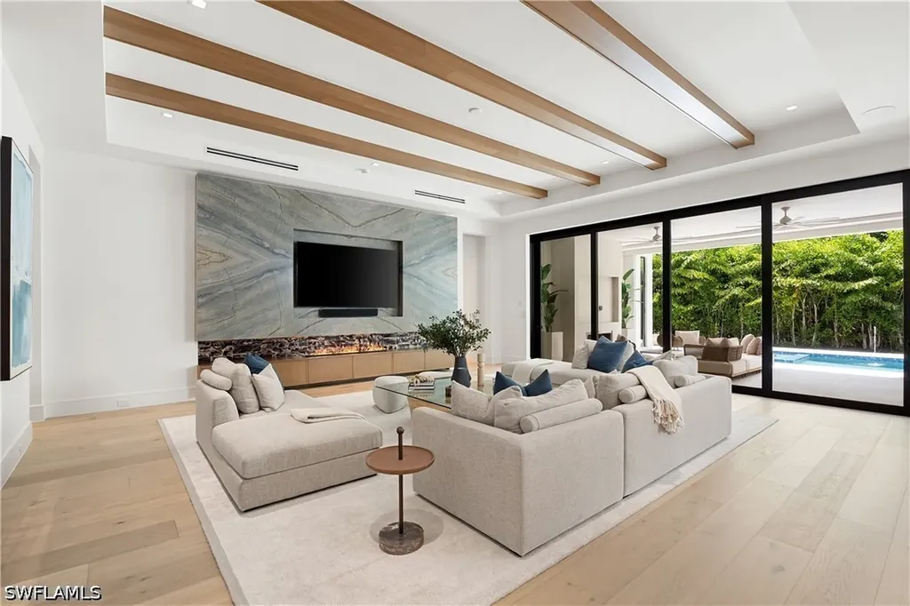 850 10th Street N Naples FL 34102