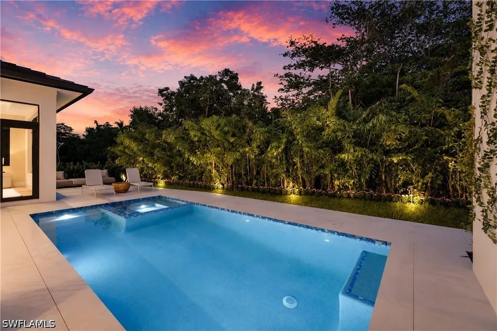 850 10th Street N Naples FL 34102