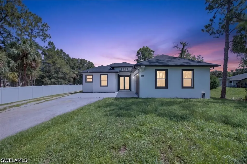 Naples FL, 2843 14TH Avenue SE