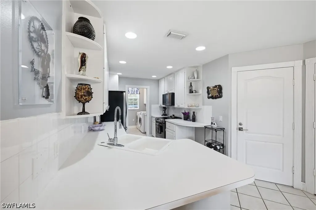 5661 Cove Circle Naples FL 34119