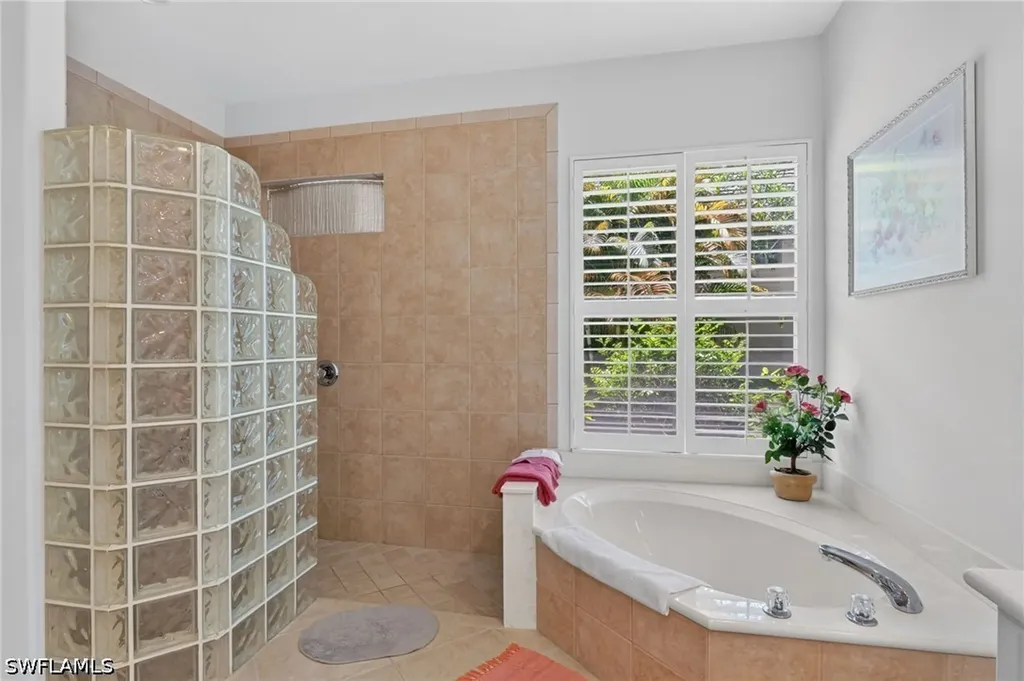 5278 Kensington High Street Naples FL 34105