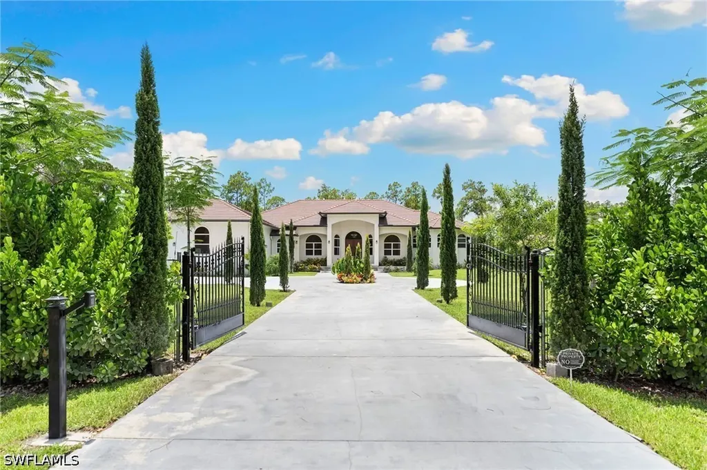 379 25th Street NW Naples FL 34120