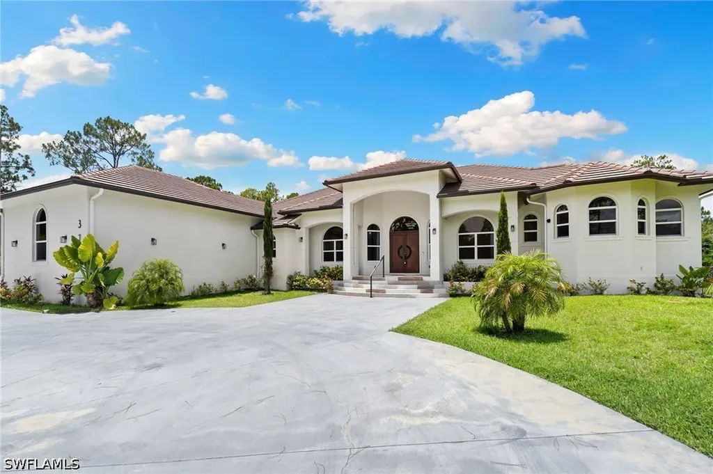 379 25th Street NW Naples FL 34120