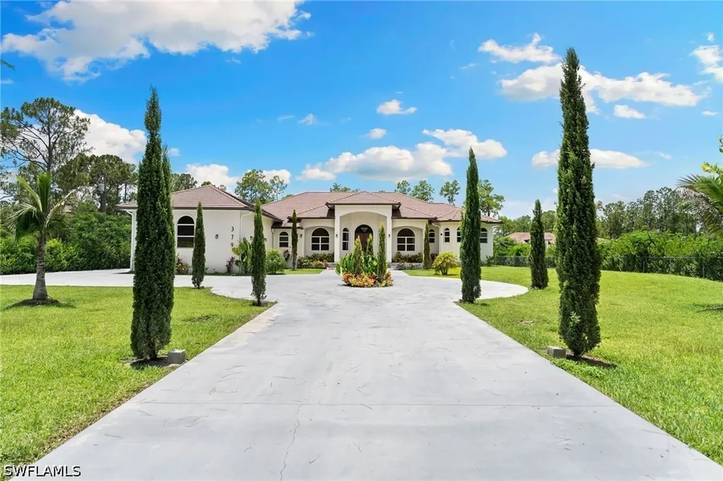 379 25th Street NW Naples FL 34120