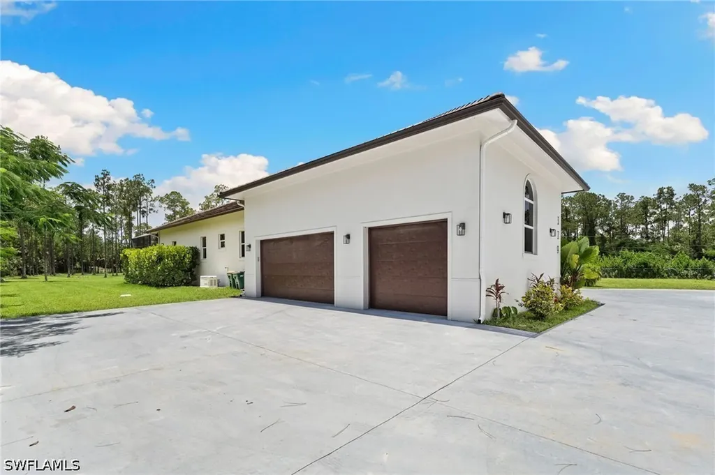 379 25th Street NW Naples FL 34120