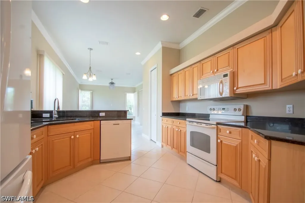 3327 Sandpiper Way Naples FL 34109