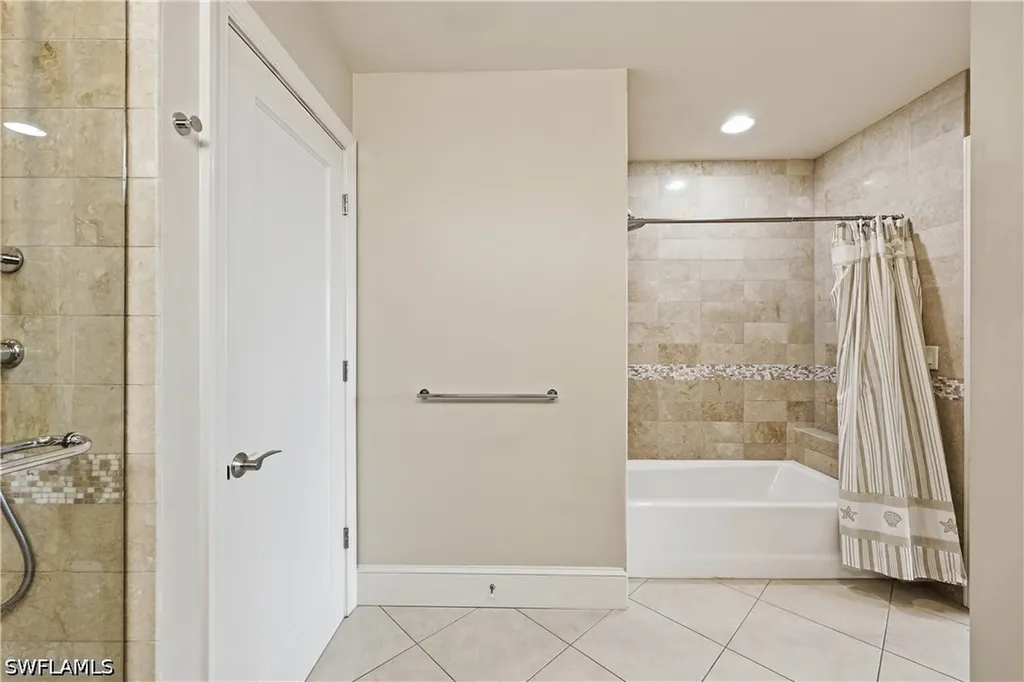 9123 Strada Place Naples FL 34108