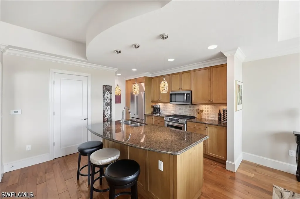 9123 Strada Place Naples FL 34108