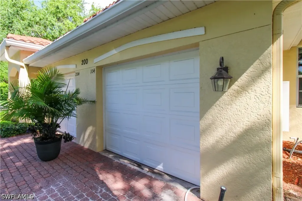 200 L'ambiance Circle Naples FL 34108
