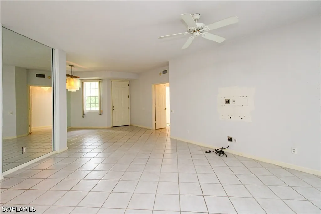 200 L'ambiance Circle Naples FL 34108