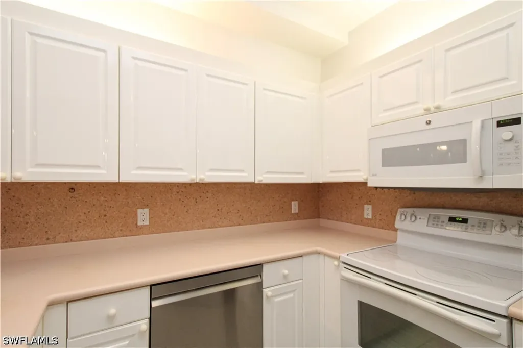 200 L'ambiance Circle Naples FL 34108