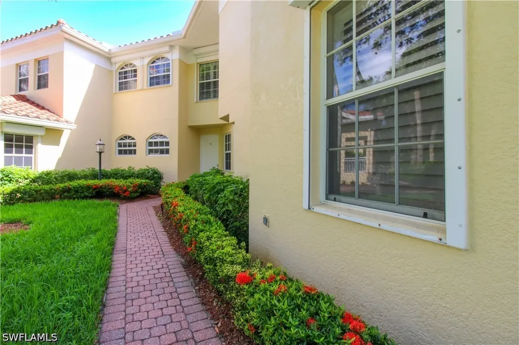 200 L'ambiance Circle Naples FL 34108