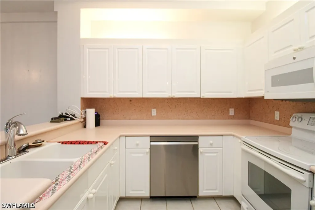200 L'ambiance Circle Naples FL 34108